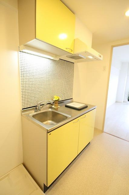 アロハ海岸通のキッチン|※お部屋により仕様が異なる場合があります。