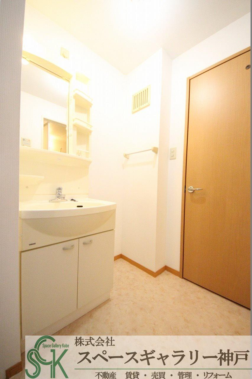 ヴューテラス前開の洗面所|※お部屋により仕様が異なる場合があります※