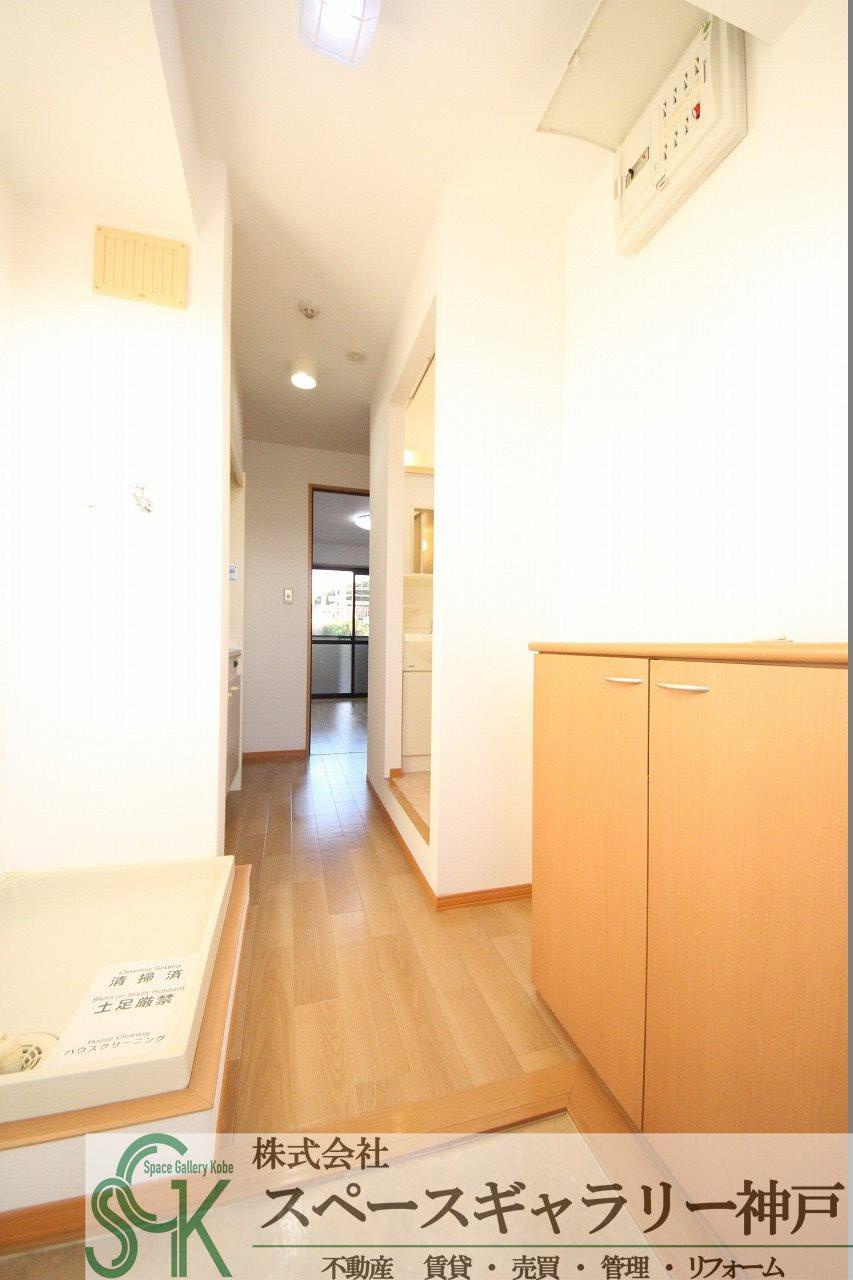 ヴューテラス前開の玄関|※お部屋により仕様が異なる場合があります※