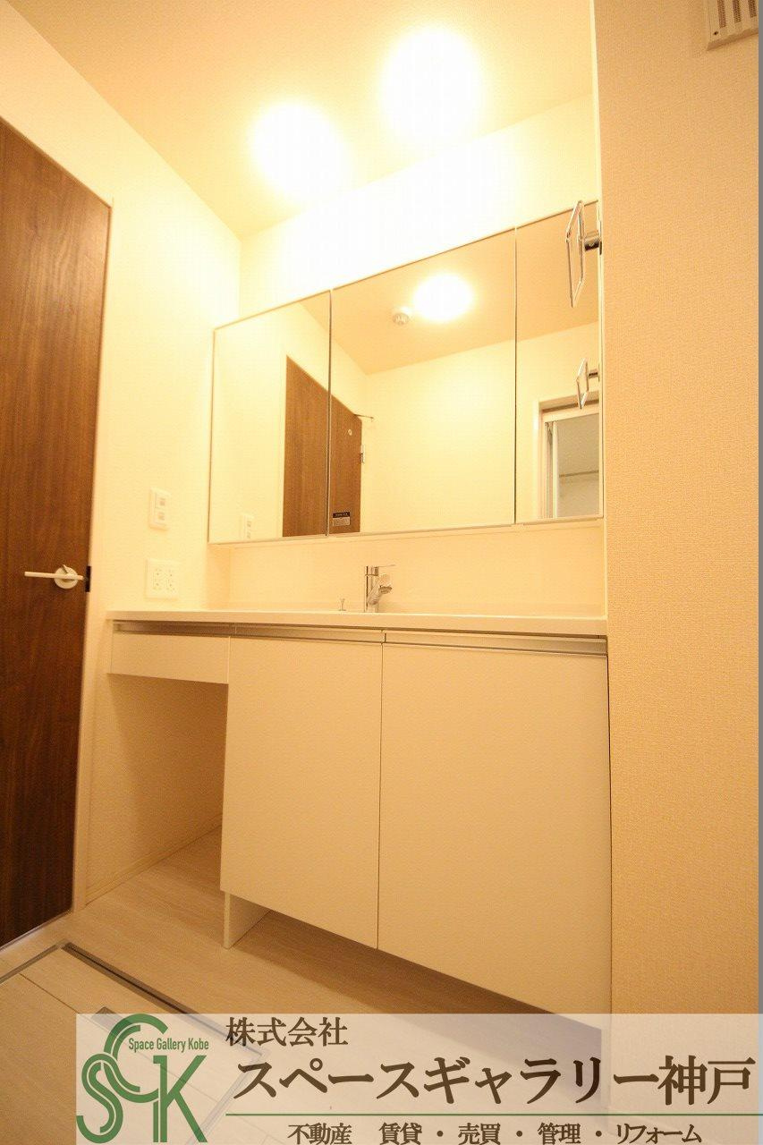 エスタ・ビエンの洗面所|※お部屋により仕様が異なる場合があります。