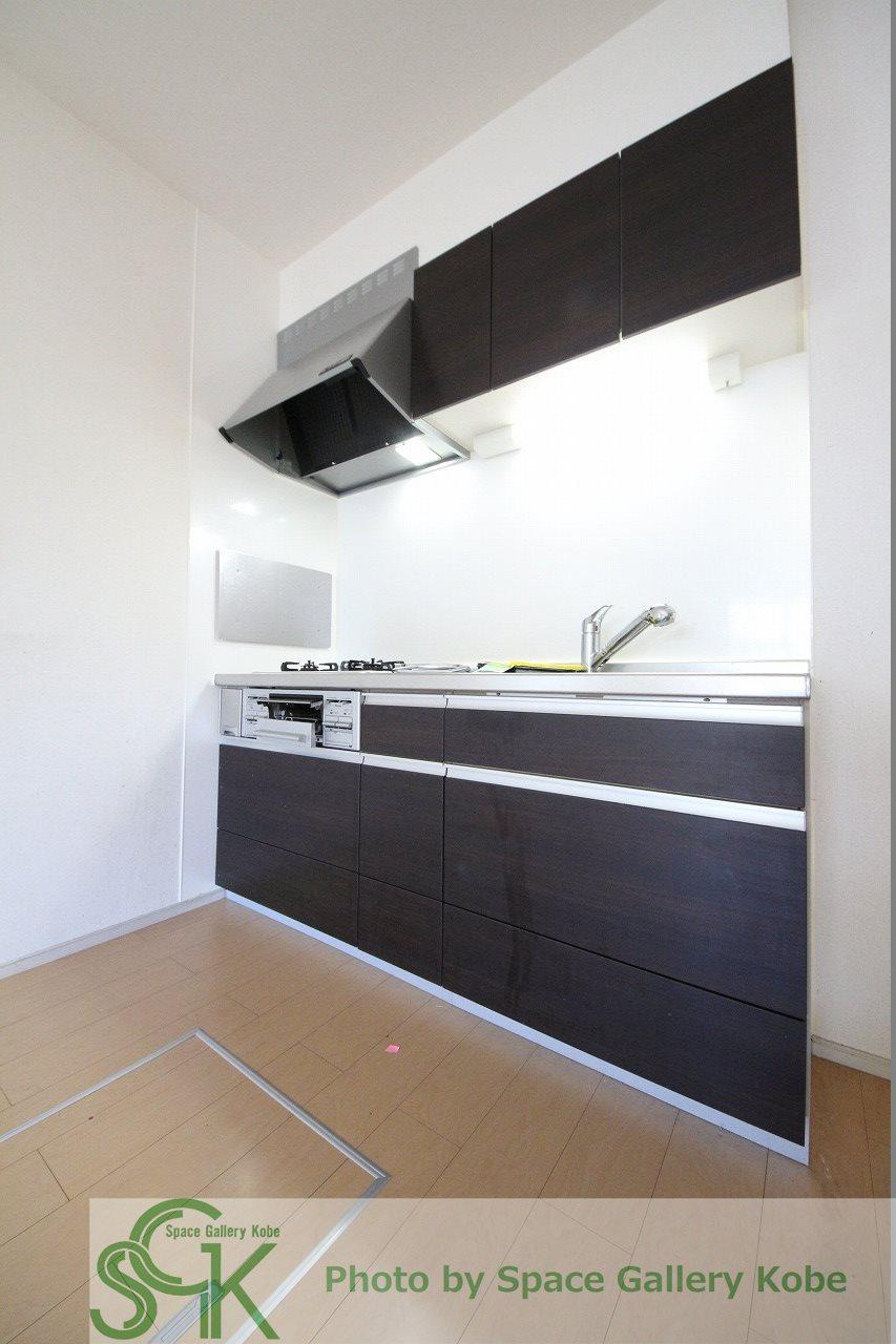 エステート上口のキッチン|※お部屋により仕様が異なる場合があります。