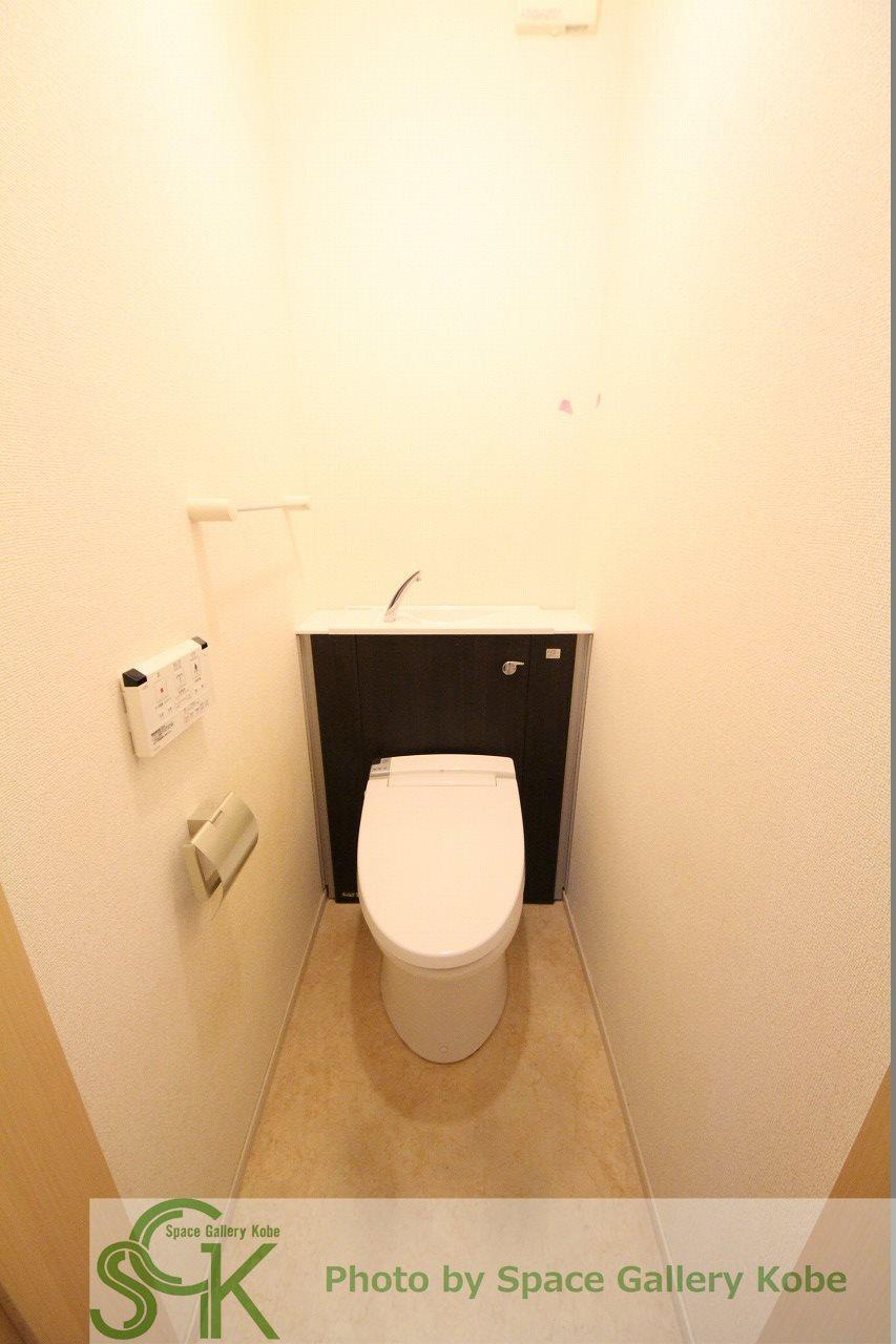 エステート上口のトイレ|※お部屋により仕様が異なる場合があります。