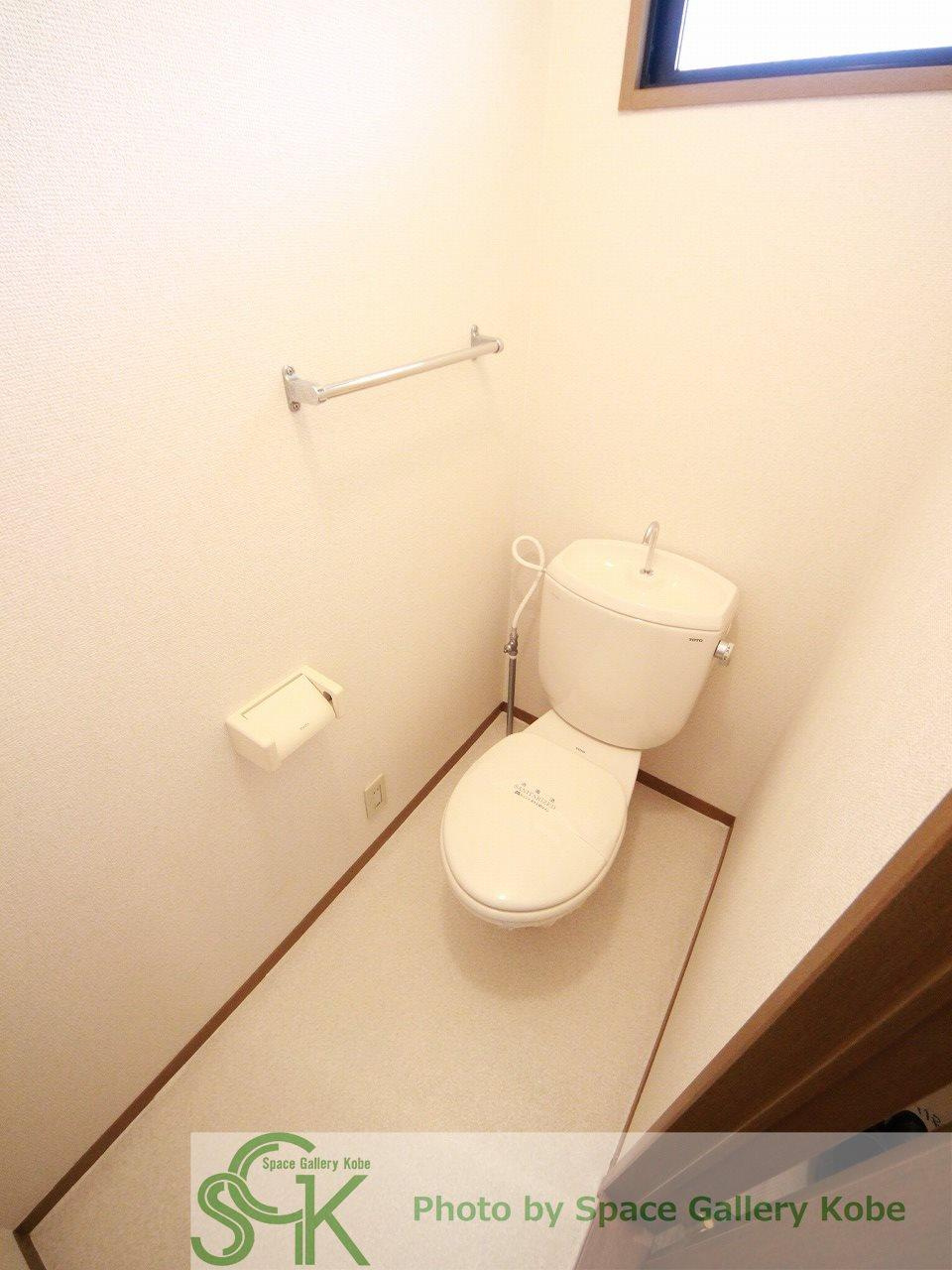 エステート塩屋山手　A棟のトイレ|※お部屋により仕様が異なる可能性があります。