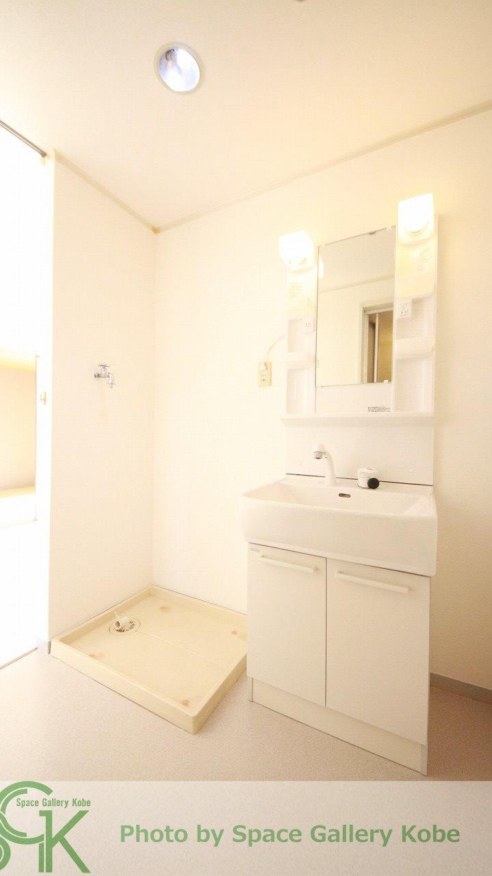 エステート桃山の洗面所|※お部屋により仕様が異なる場合があります。
