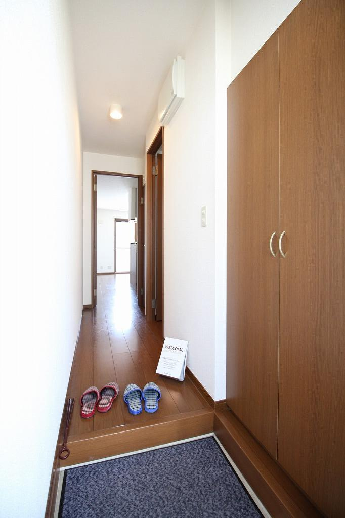 エスペランサ二見　A棟の玄関|※お部屋により仕様が異なる可能性があります。