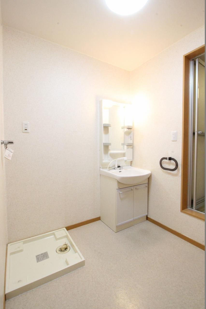 エスペランス西神戸　Aの洗面所|※お部屋により仕様が異なる可能性があります。