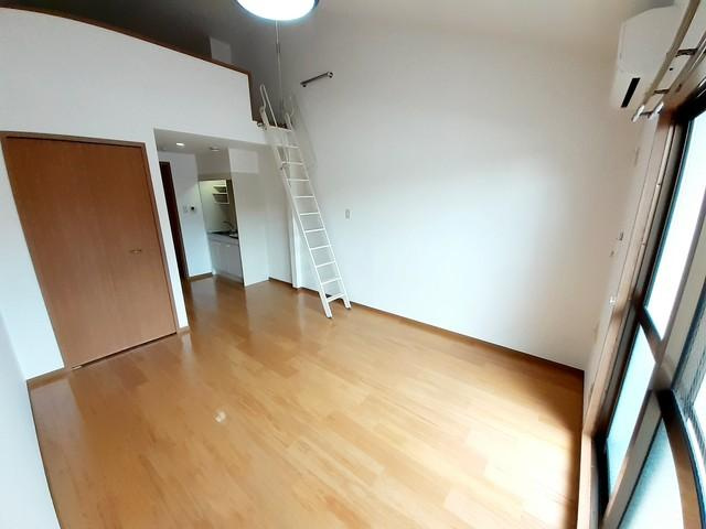 エテルノ・スクウェア弐番館の居間・リビング|※お部屋により仕様が異なる場合があります。