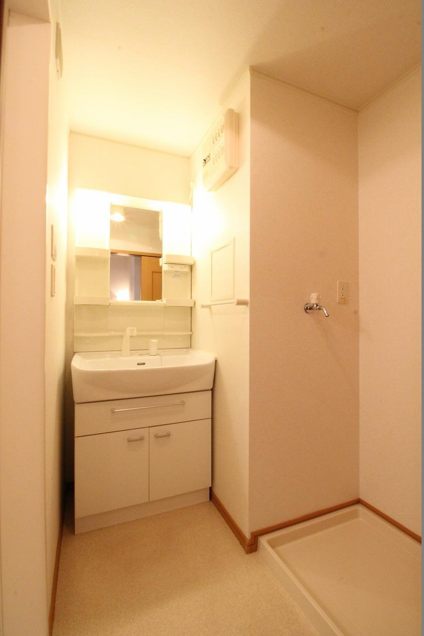 エトワル　ベルメゾンの洗面所|※お部屋により仕様が異なる場合があります。