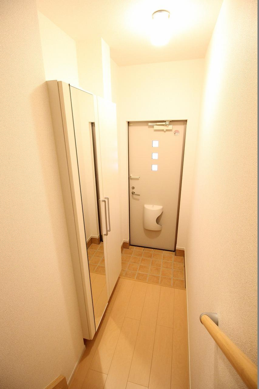 エムズ・カーサⅠの玄関|※お部屋により仕様が異なる場合があります。