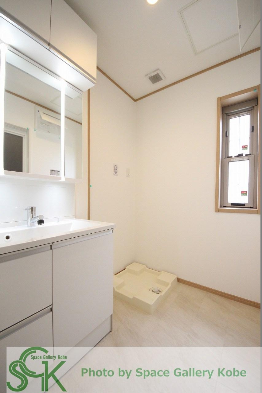 カーサ　ドマーニの洗面所|※お部屋により仕様が異なる場合があります。