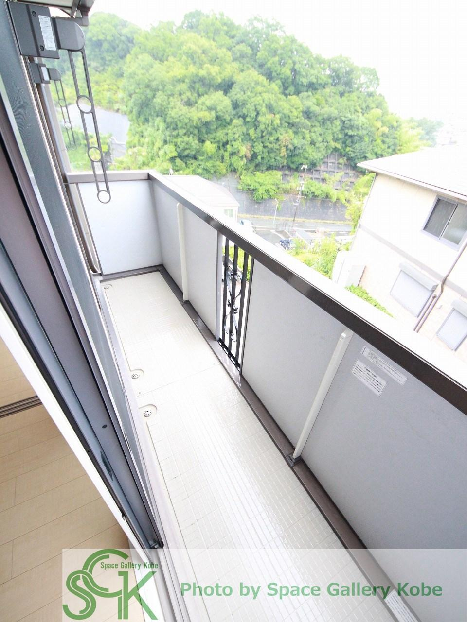 ガーデンコート車　A棟のバルコニー|※同物件の別のお部屋の写真です※