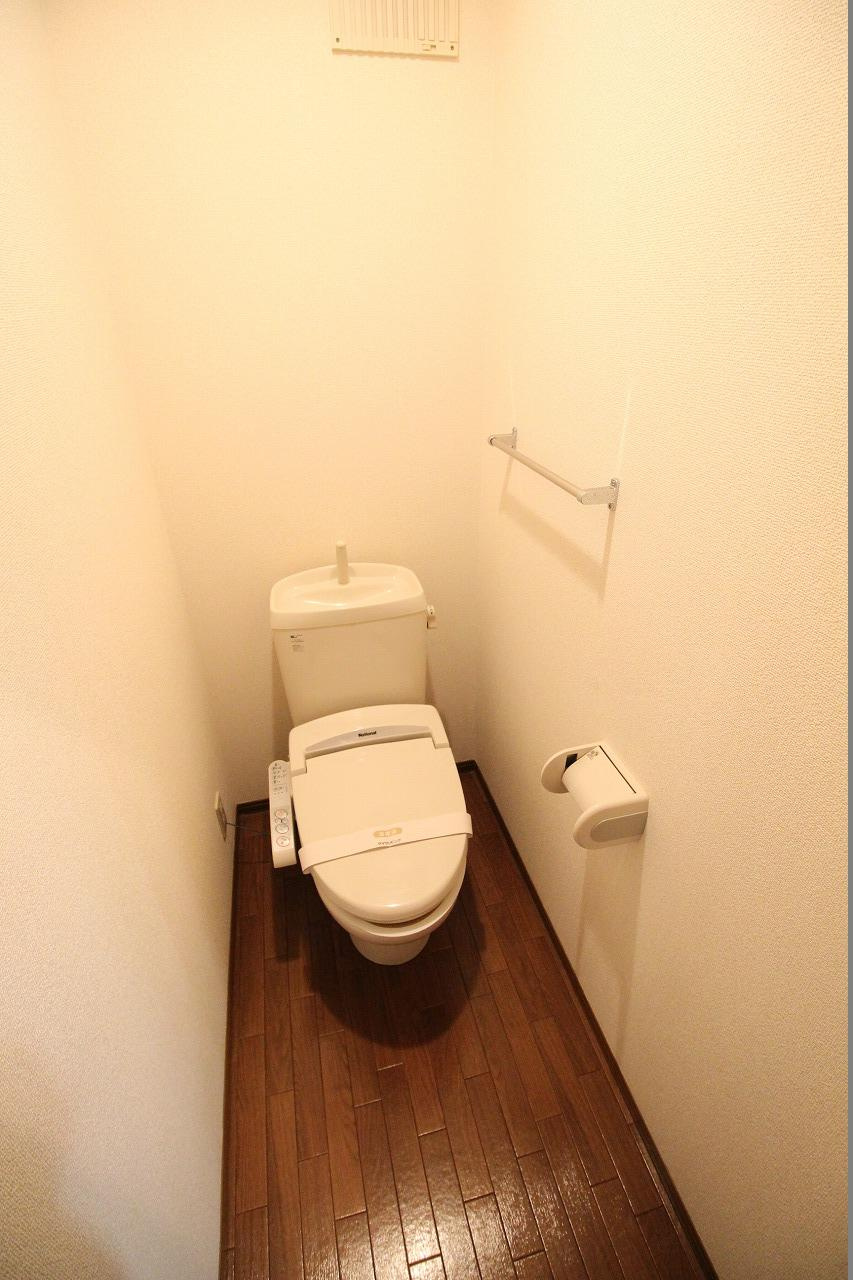 キングスコート　B棟のトイレ|※お部屋により仕様が異なる場合があります。