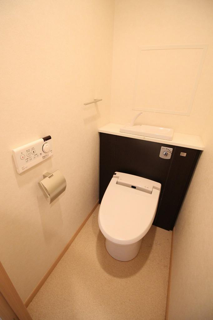 クイーンズコートFのトイレ|※お部屋により仕様が異なる場合があります。