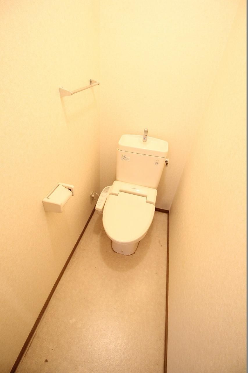 クラインベルク　A棟のトイレ|※お部屋により仕様が異なる場合があります。