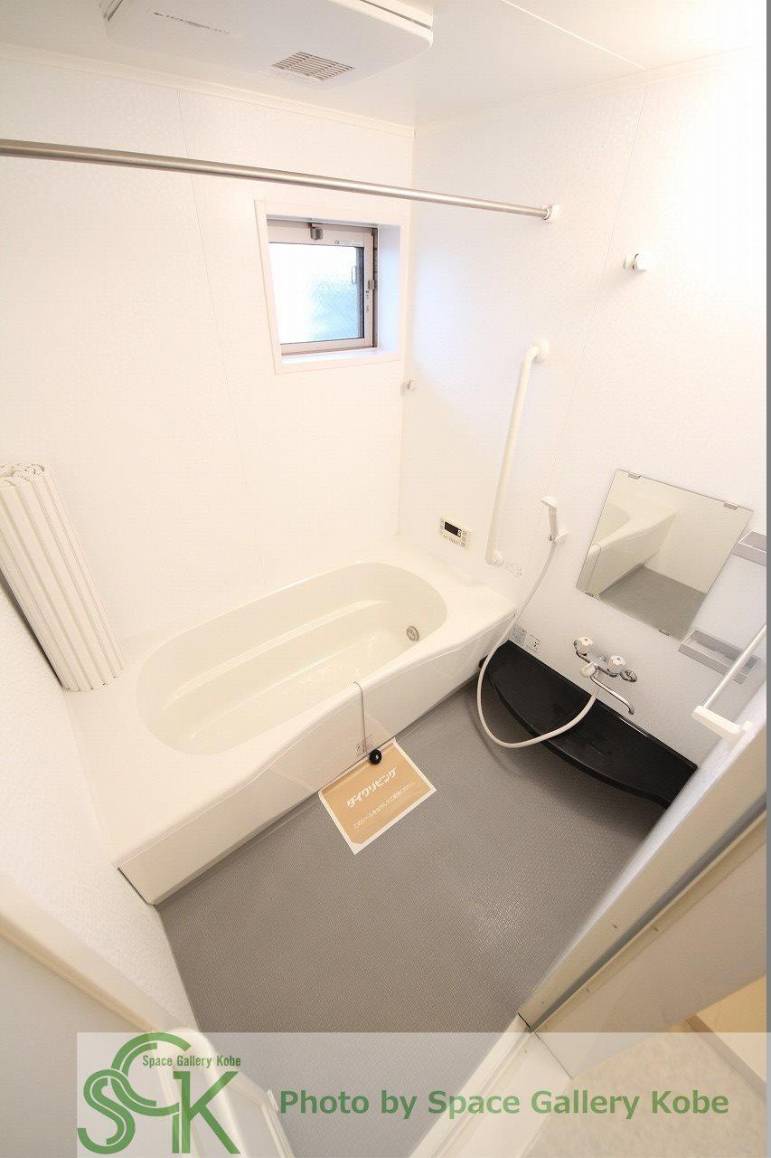 グランドアトリオ神戸西　B棟の浴室|※お部屋により仕様が異なる場合があります。