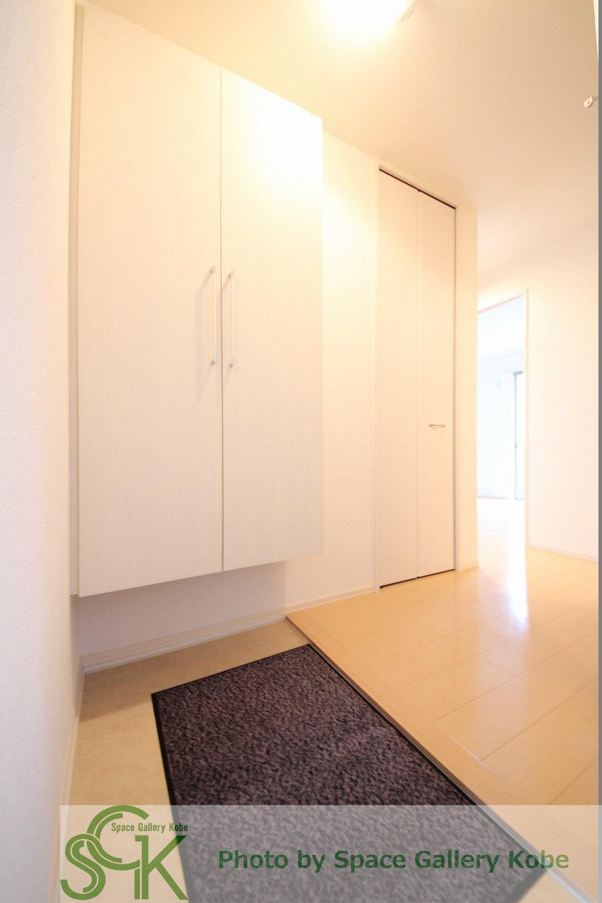 グランドアトリオ神戸西　B棟の玄関|※お部屋により仕様が異なる場合があります。
