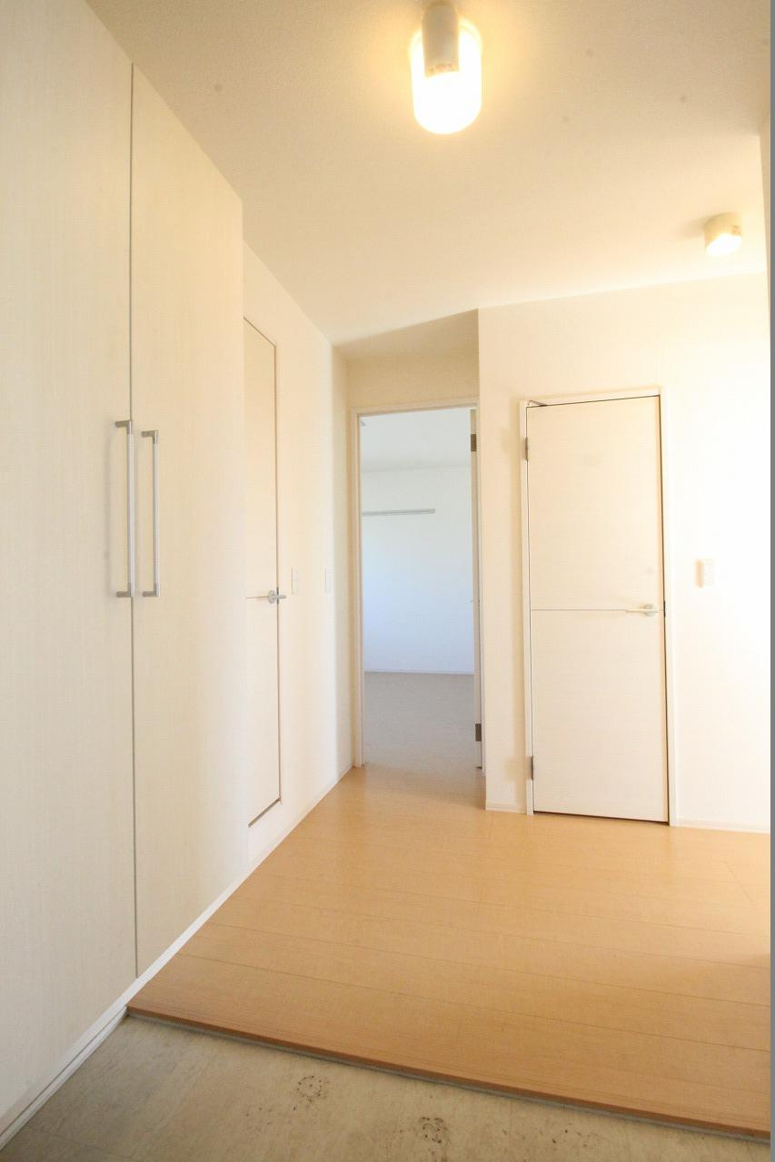 グランドアトリオ神戸西　D棟の玄関|※お部屋により仕様が異なる可能性があります。