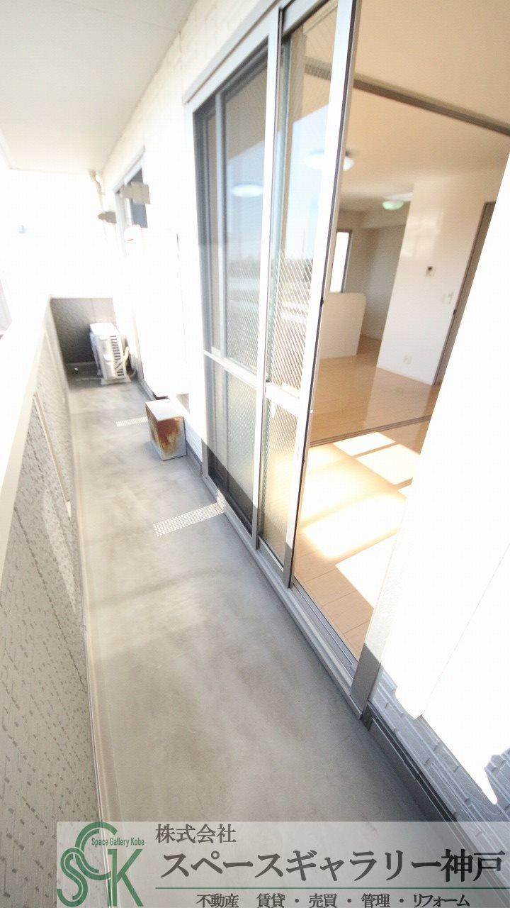グランドアトリオ神戸西　E棟のバルコニー|※お部屋により仕様が異なる場合があります。