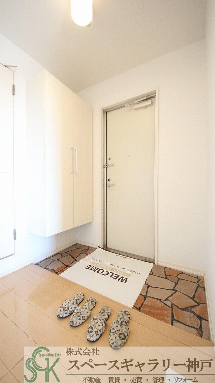 グランドアトリオ神戸西　E棟の玄関|※お部屋により仕様が異なる場合があります。