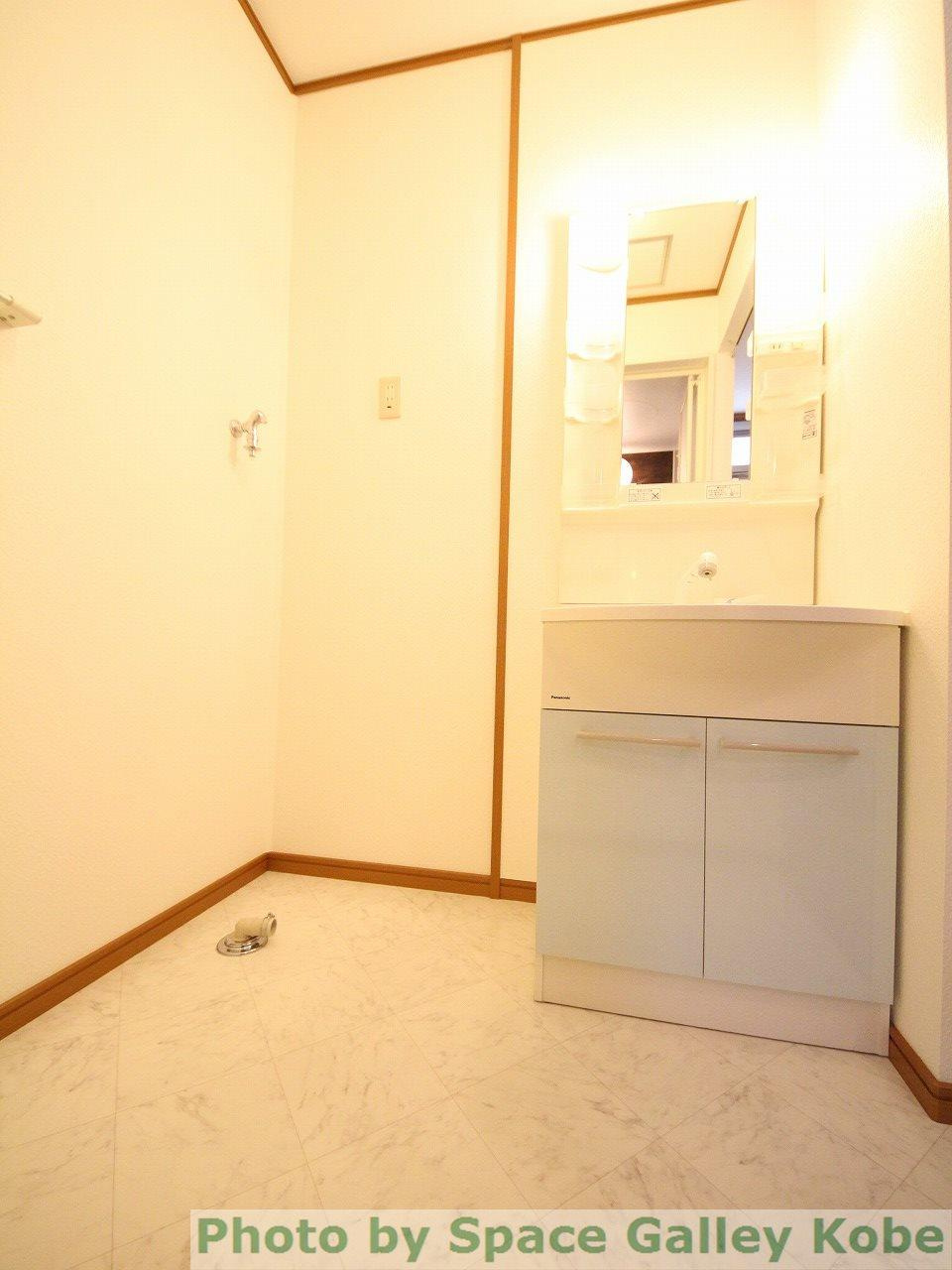 クレールベルヴィル立花　B棟の洗面所|※お部屋により仕様が異なる場合があります※