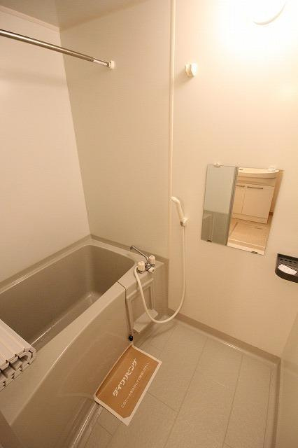グレイス中道の浴室|※お部屋により仕様が異なる場合があります。