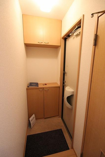 グレイス中道の玄関|※お部屋により仕様が異なる場合があります。