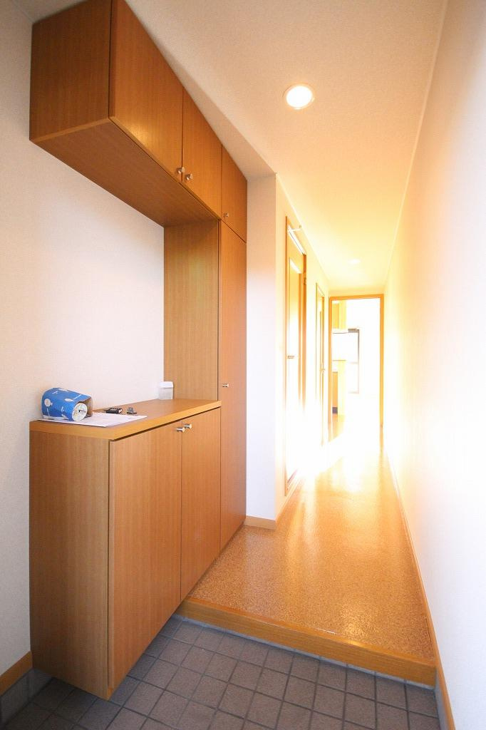 クレモナ山手の玄関|※お部屋により仕様が異なる場合がございます※