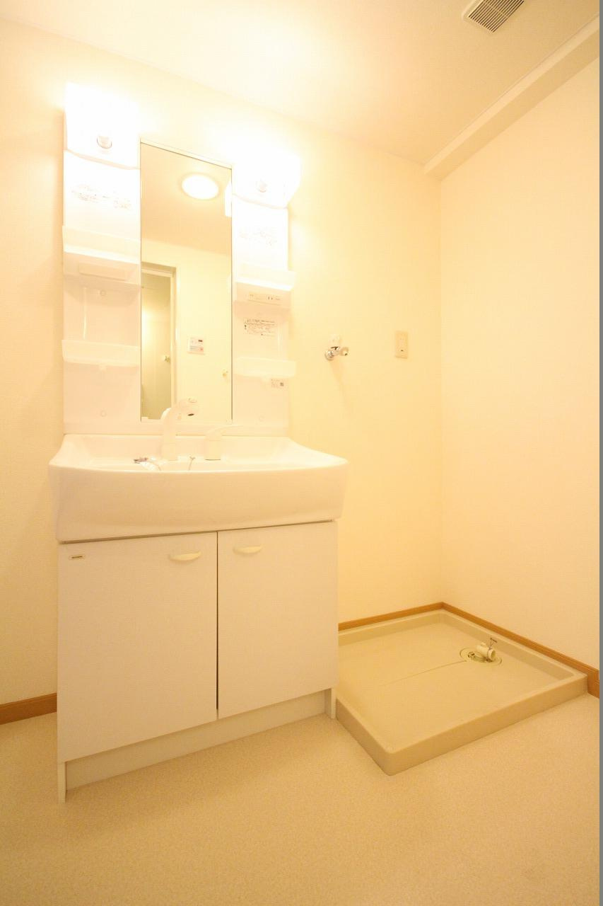 クレモナ山手の洗面所|※お部屋により仕様が異なる可能性があります。