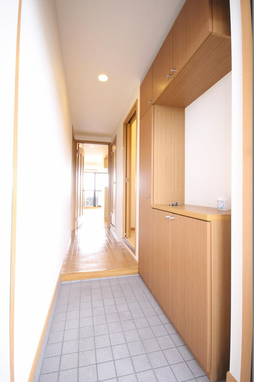 クレモナ山手の玄関|※お部屋により仕様が異なる可能性があります。