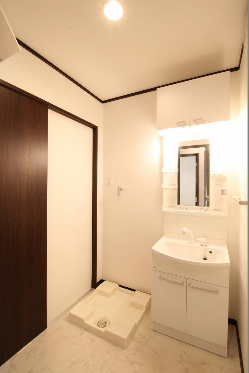 サニーヒルの洗面所|※お部屋により仕様が異なる場合があります。