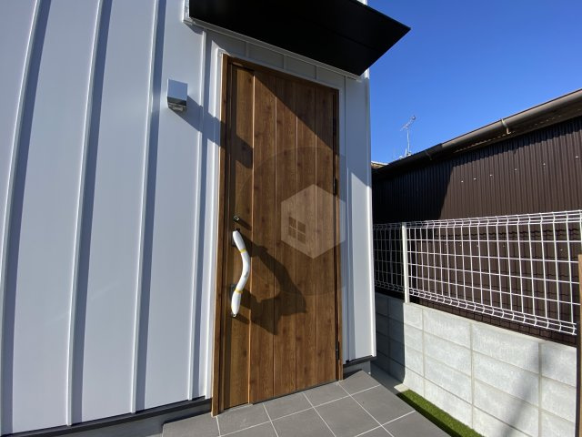 横沼町1丁目戸建てのエントランス