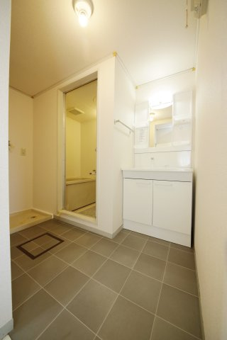 Maison Hollyの洗面所|別部屋同間取りのお写真となります。参考にご覧くださいませ。