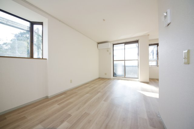 Maison Hollyの居間・リビング|別部屋同間取りのお写真となります。参考にご覧くださいませ。