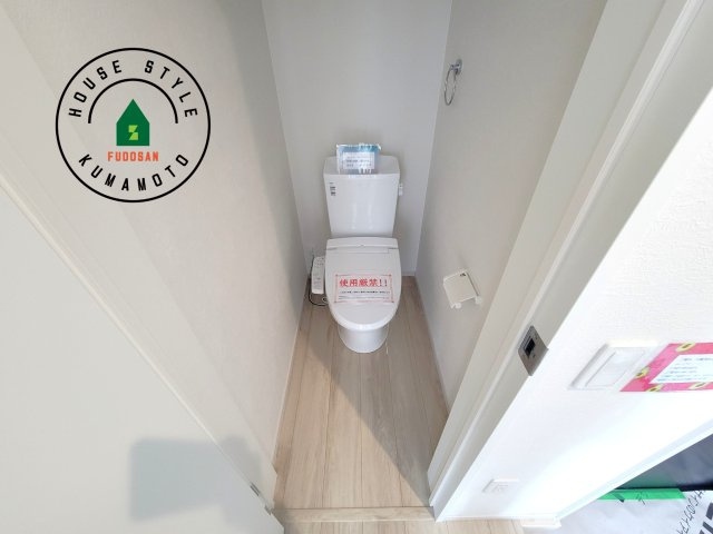 熊本市中央区出水5丁目第2-2棟（2号棟）　のトイレ|温水洗浄便座を完備しております。2ヶ所にトイレがあるのは朝の慌ただしい時間も安心です。