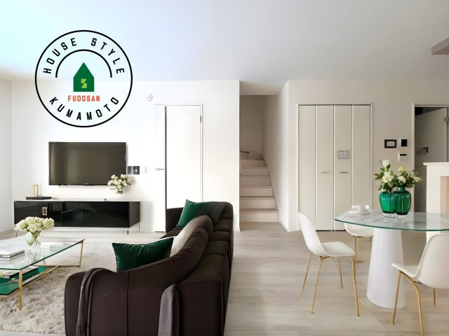 熊本市中央区出水5丁目第2-2棟（2号棟）　の居間・リビング|キッチンからリビングをしっかり確認できます。家族の笑顔があふれる空間になりそうですね。※家具はCGを合成したものです。同仕様写真