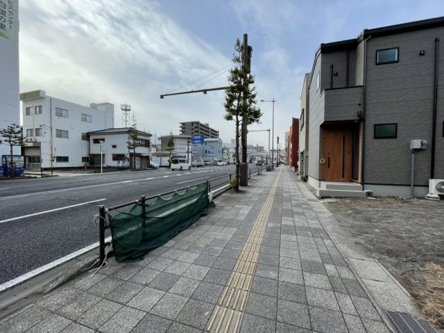 鹿児島市春日町土地の前面道路含む現地写真|前面道路(公道)の北東側から撮影した現地写真です