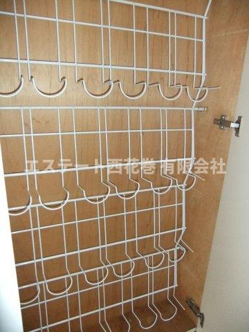 シティハイムサンポートⅠ　Ⅱの玄関|縦置きのシューズボックスです