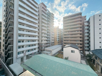 【展望】 | なかなかいい眺めですね。目の前に高いビルは嫌だけど、あれくらい離れて見えるビルやマンションは、構造を美しく思うし、夜はまた別の良さを見せてくれます♪