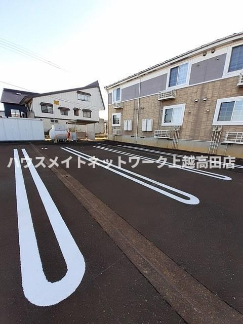 グラシオッソＢの駐車場|消雪付駐車場