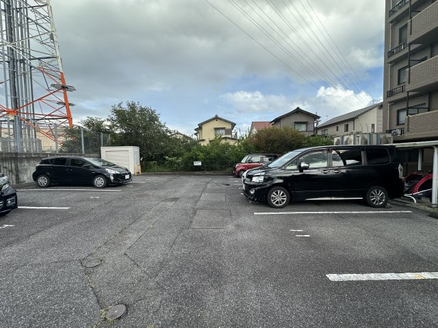 アヴニール小坂の駐車場