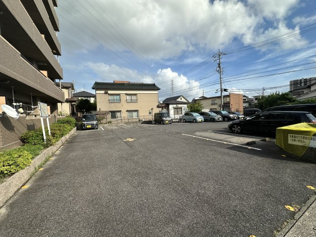 アヴニール小坂の駐車場