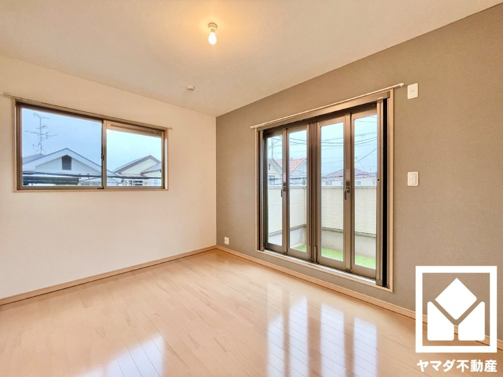 宇治市広野町尖山の洋室