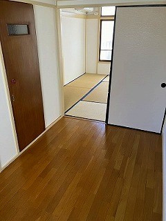 津野田アパートの内装