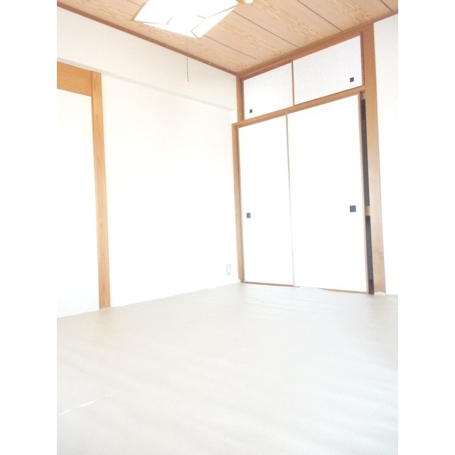 岐阜市田生越町の賃貸マンションの居間・リビング