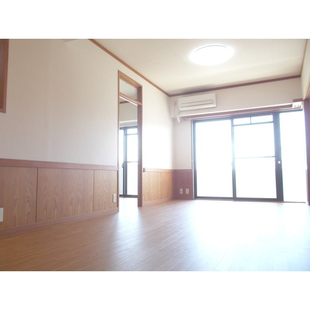 岐阜市田生越町の賃貸マンションの居間・リビング