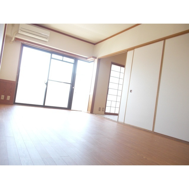 岐阜市田生越町の賃貸マンションの居間・リビング