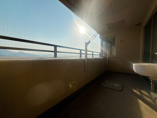 【バルコニー】 | サンパーク安部山公園☆仲介手数料無料☆ | バルコニーは日当たりが一番！それでいうならこの物件は大合格です。