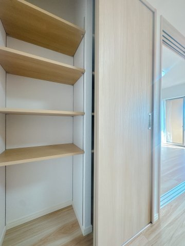 【収納】 | サンパーク安部山公園☆仲介手数料無料☆ | ふとしたスペースに、活かされた収納。生活を支えるのはこんな気遣い。