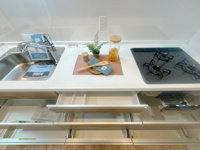 【キッチン】 | サンパーク安部山公園☆仲介手数料無料☆ | 機能性とデザイン性を両立させた、リノベーション物件ならではの素敵なキッチン。立ってみるとそれがよく分かります♪