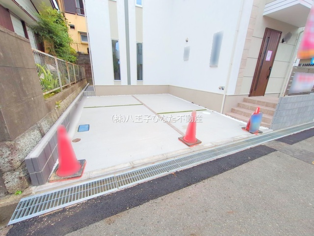 祝　成約済み　八王子市　長沼町　新築戸建て　１２期の駐車場|～仲介手数料無料☆八王子ひなた不動産～八王子市長沼町　新築戸建て